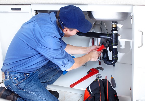 3 Tips to detect leakages in your house: When to call a plumber